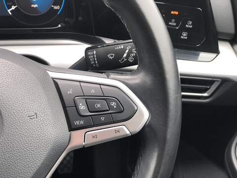 Volkswagen Golf TSI Life - U1983