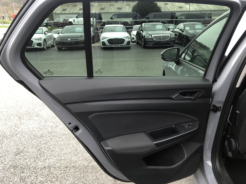 Volkswagen Golf TSI Life - U1983