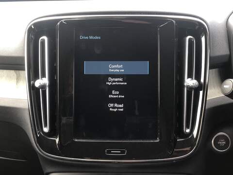 Volvo XC40 B4 MHEV Inscription Pro - U1989