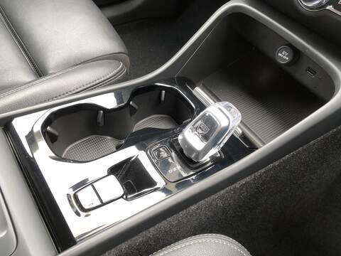 Volvo XC40 B4 MHEV Inscription Pro - U1989