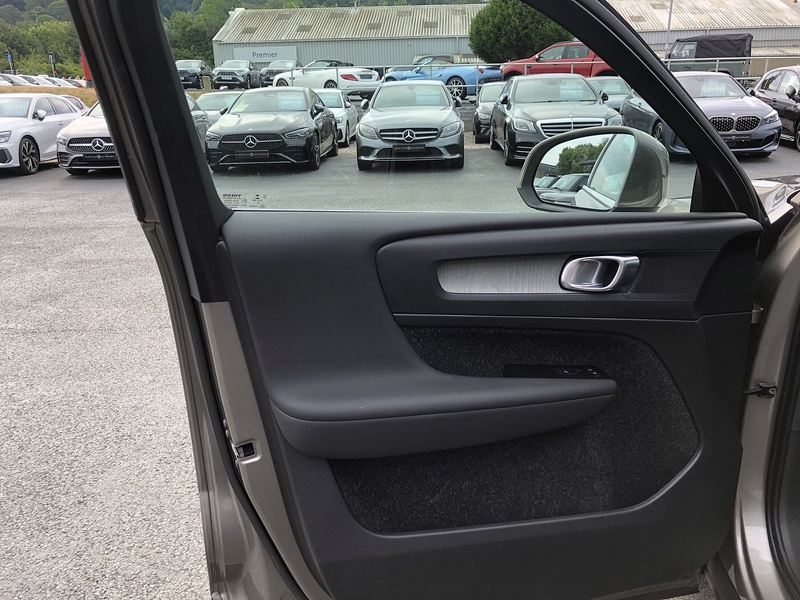Volvo XC40 B4 MHEV Inscription Pro - U1989