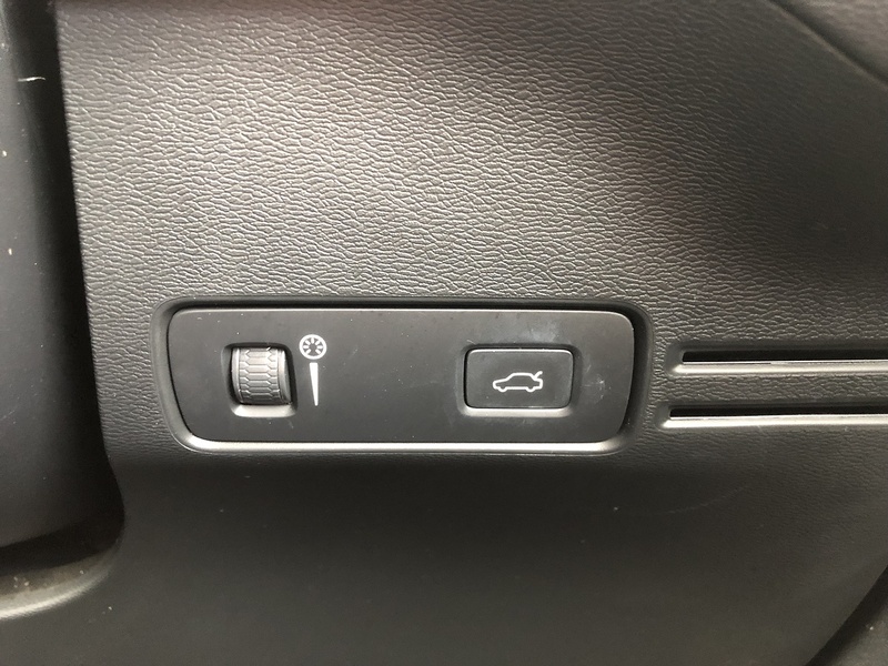 Volvo XC40 B4 MHEV Inscription Pro - U1989