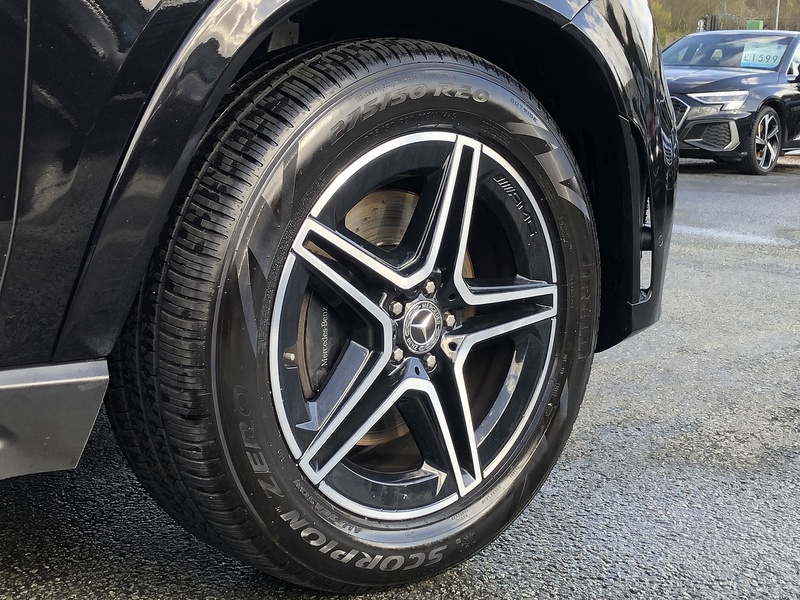 Mercedes-Benz GLE GLE300d AMG Line - U2000