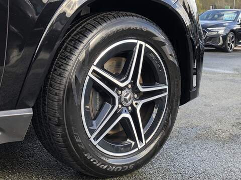 Mercedes-Benz GLE GLE300d AMG Line - U2000