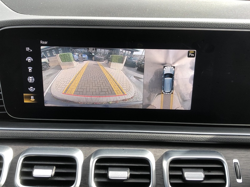 Mercedes-Benz GLE GLE300d AMG Line - U2000
