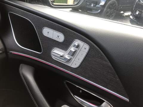Mercedes-Benz GLE GLE300d AMG Line - U2000