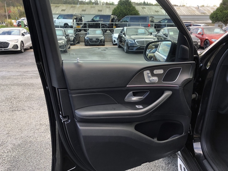 Mercedes-Benz GLE GLE300d AMG Line - U2000