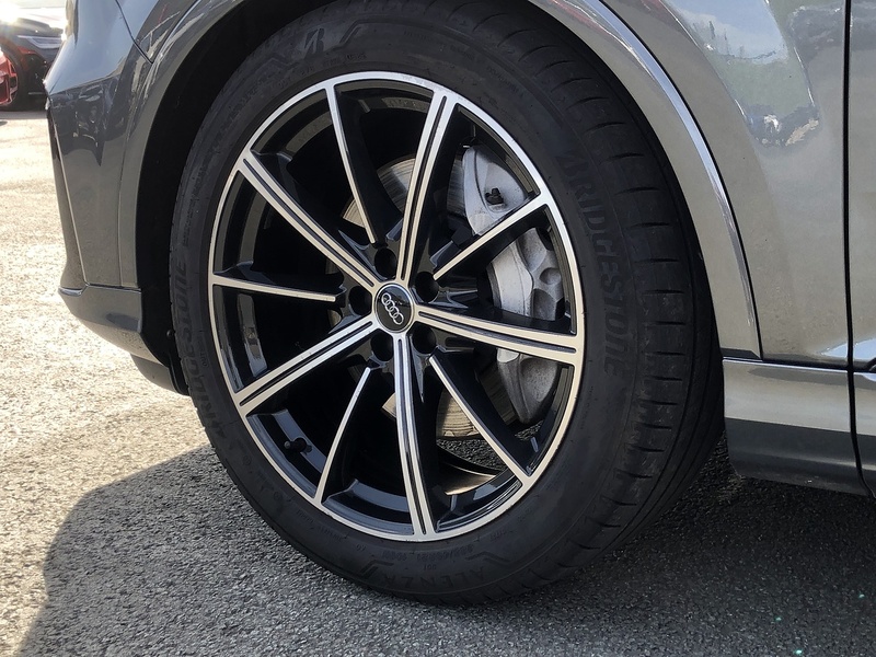 Audi Q7 TDI V6 Black Edition - U2001