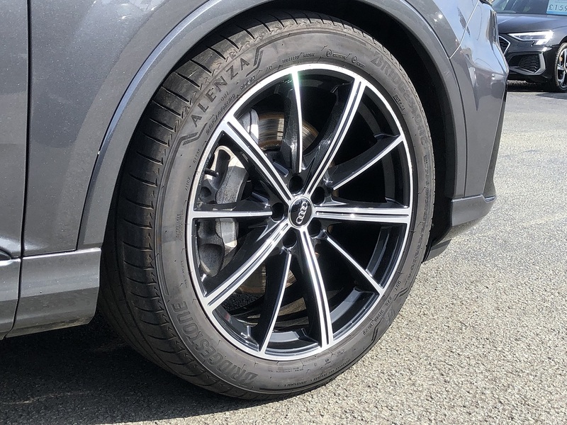 Audi Q7 TDI V6 Black Edition - U2001