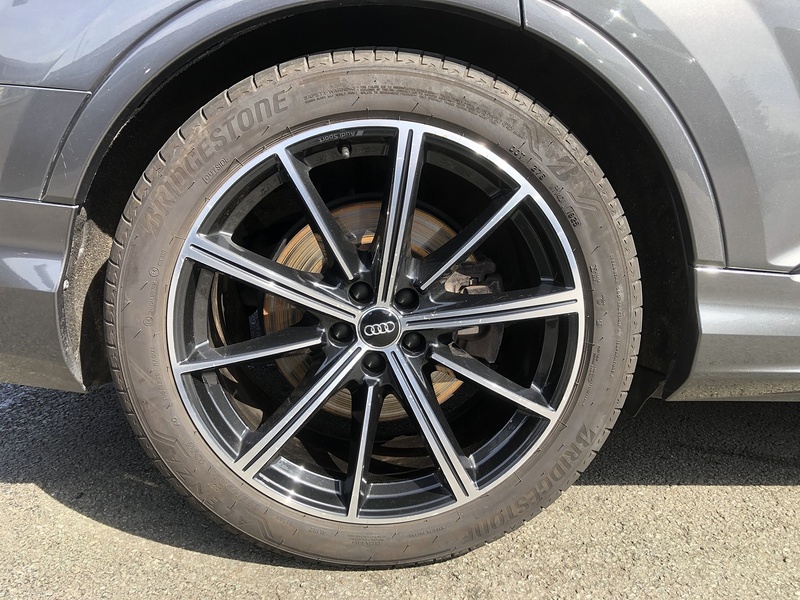 Audi Q7 TDI V6 Black Edition - U2001