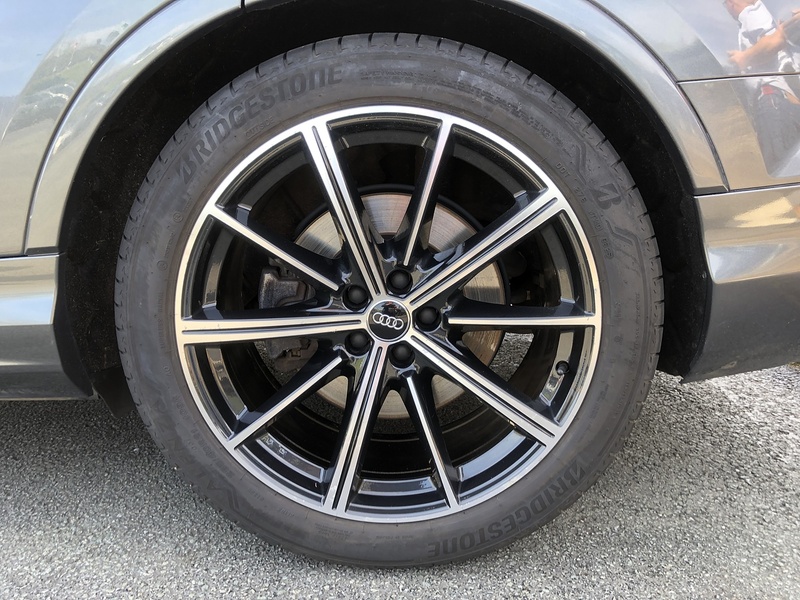 Audi Q7 TDI V6 Black Edition - U2001
