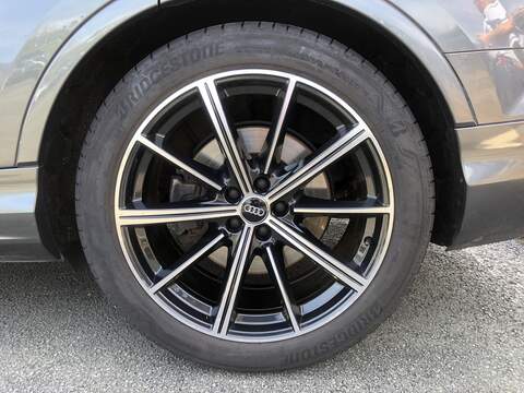 Audi Q7 TDI V6 Black Edition - U2001
