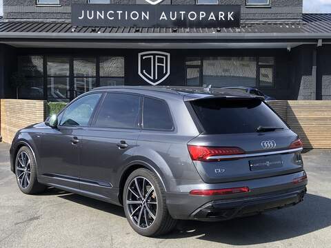 Audi Q7 TDI V6 Black Edition - U2001