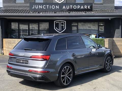 Audi Q7 TDI V6 Black Edition - U2001