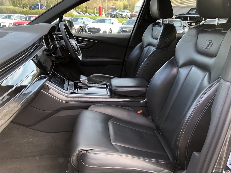 Audi Q7 TDI V6 Black Edition - U2001