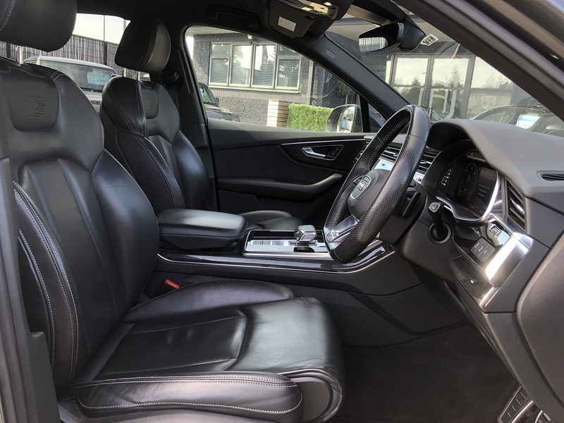 Audi Q7 TDI V6 Black Edition - U2001