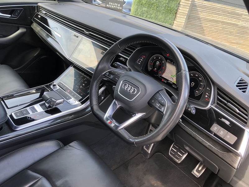 Audi Q7 TDI V6 Black Edition - U2001