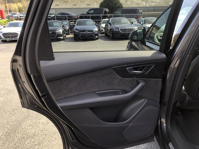 Audi Q7 TDI V6 Black Edition - U2001