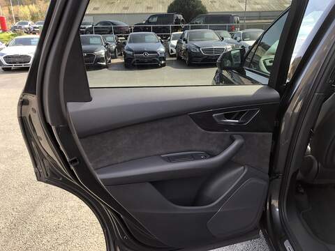 Audi Q7 TDI V6 Black Edition - U2001
