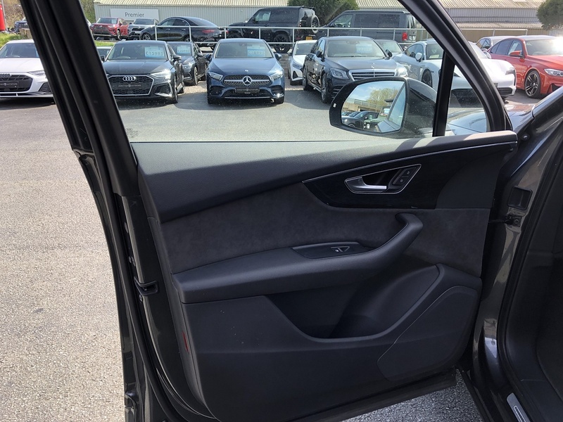 Audi Q7 TDI V6 Black Edition - U2001