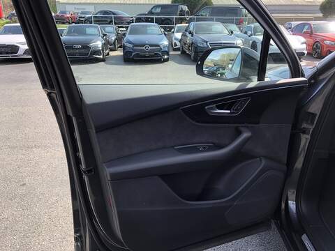 Audi Q7 TDI V6 Black Edition - U2001