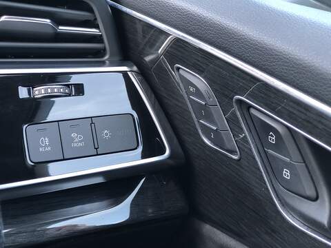 Audi Q7 TDI V6 Black Edition - U2001