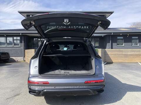 Audi Q7 TDI V6 Black Edition - U2001