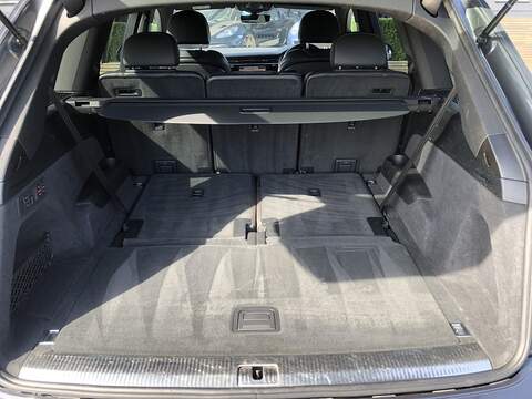 Audi Q7 TDI V6 Black Edition - U2001