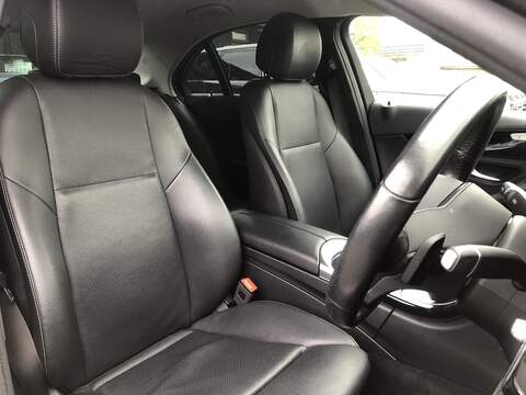 Mercedes-Benz C Class C220d SE - U2025