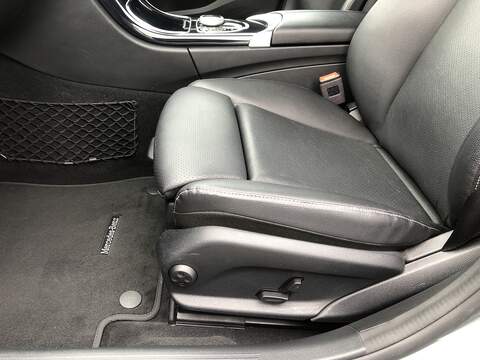 Mercedes-Benz C Class C220d SE - U2025