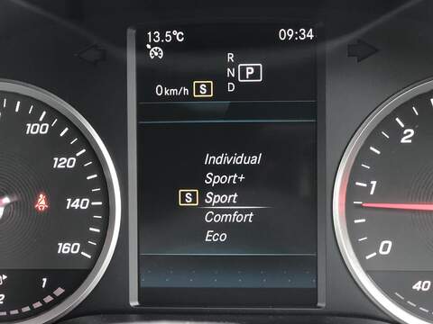 Mercedes-Benz C Class C220d SE - U2025