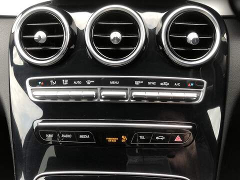 Mercedes-Benz C Class C220d SE - U2025