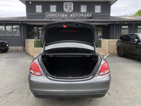 Mercedes-Benz C Class C220d SE - U2025