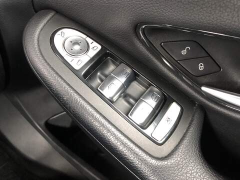 Mercedes-Benz C Class C220d SE - U2025