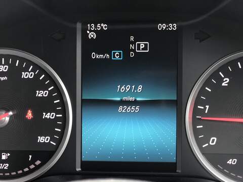 Mercedes-Benz C Class C220d SE - U2025