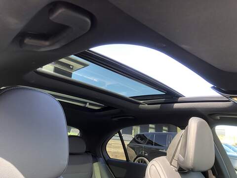 Mercedes-Benz C Class C300e AMG Line - U2027