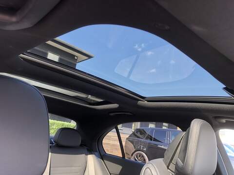 Mercedes-Benz C Class C300e AMG Line - U2027