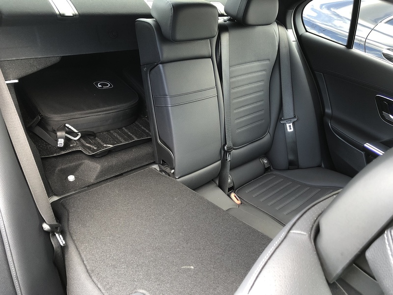 Mercedes-Benz C Class C300e AMG Line - U2027