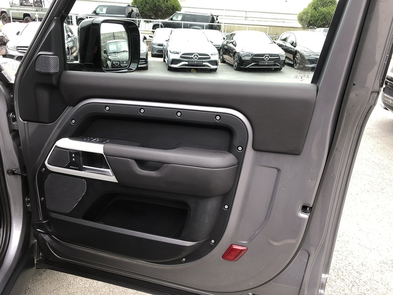 Land Rover Defender 90 D250 MHEV SE - U2038