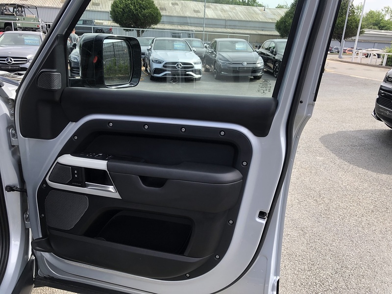 Land Rover Defender 110 D300 MHEV HSE - U2051