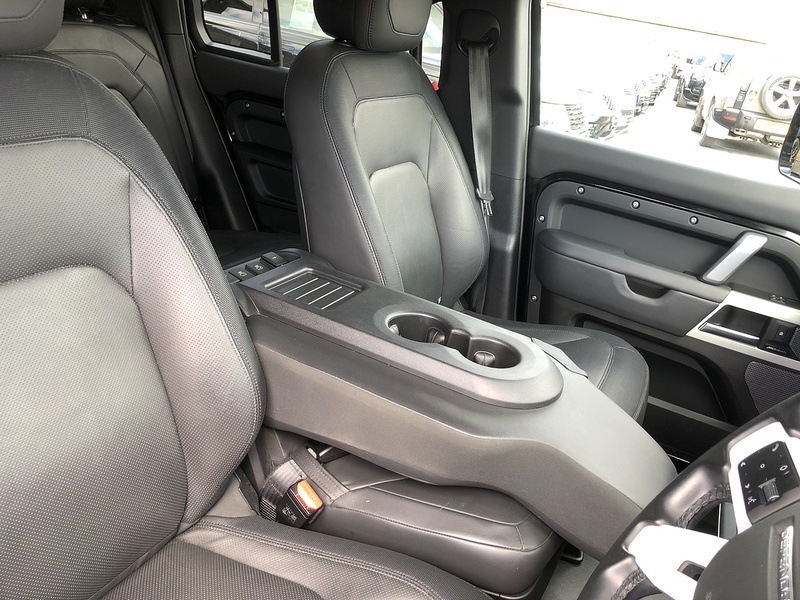 Land Rover Defender 110 D300 MHEV X-Dynamic HSE - U2052