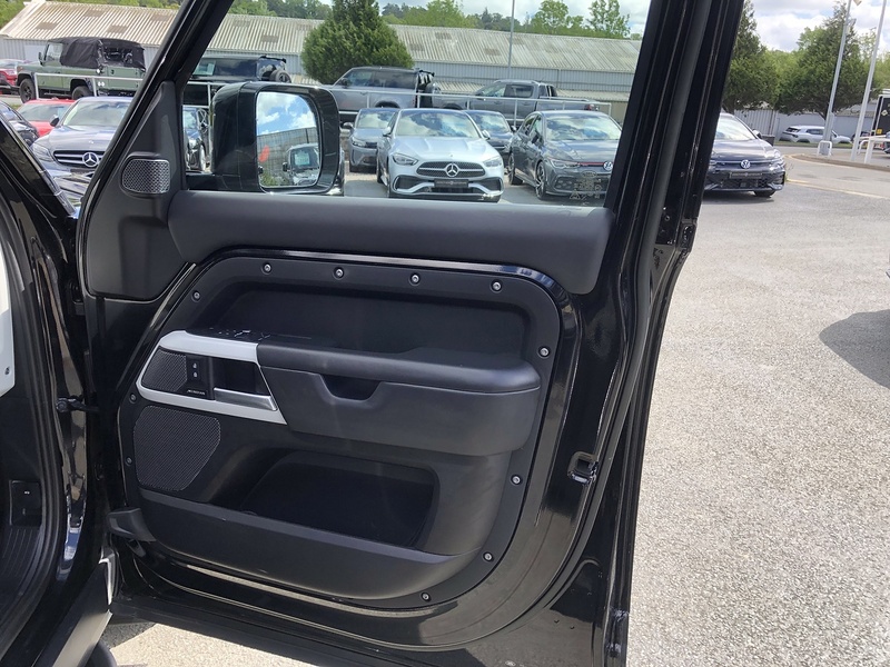 Land Rover Defender 110 D300 MHEV X-Dynamic HSE - U2052