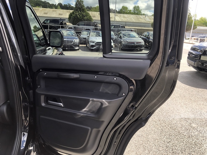 Land Rover Defender 110 D300 MHEV X-Dynamic HSE - U2052