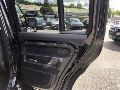 Land Rover Defender 110 D300 MHEV X-Dynamic HSE - U2052