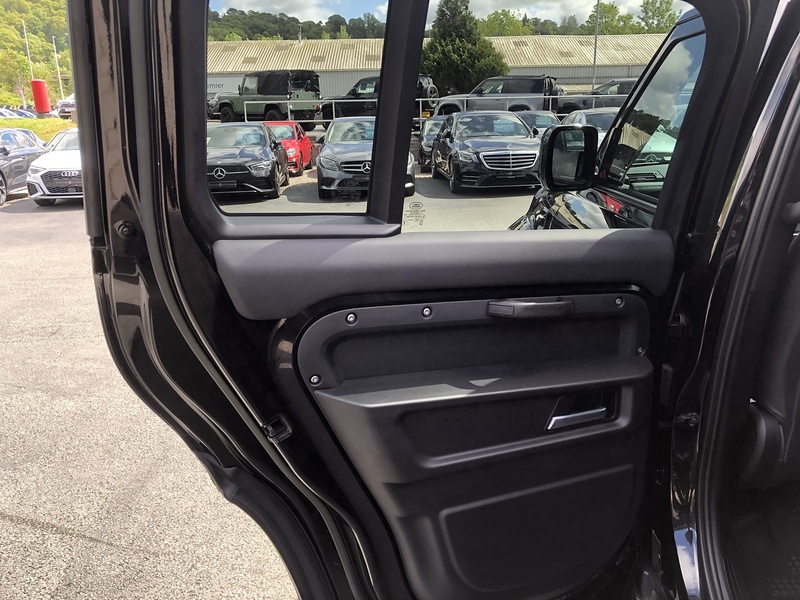 Land Rover Defender 110 D300 MHEV X-Dynamic HSE - U2052