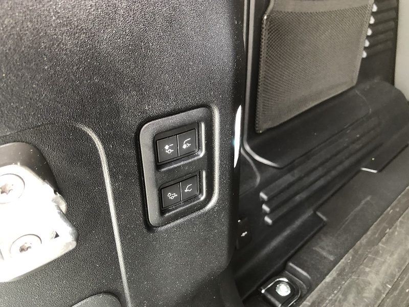 Land Rover Defender 110 D300 MHEV X-Dynamic HSE - U2052