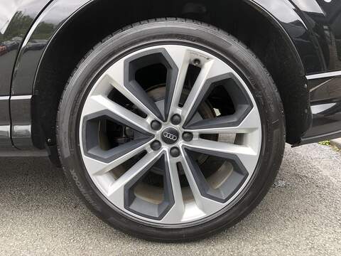 Audi Q3 TFSI S line - U2063