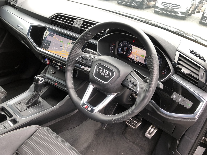 Audi Q3 TFSI S line - U2063