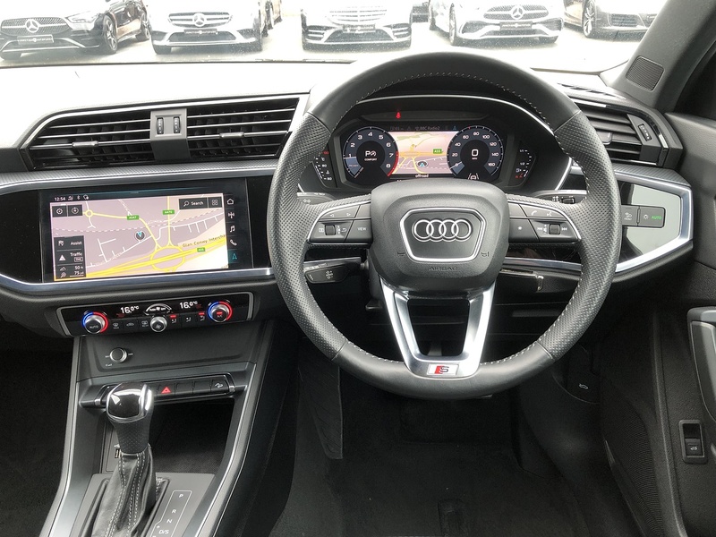 Audi Q3 TFSI S line - U2063