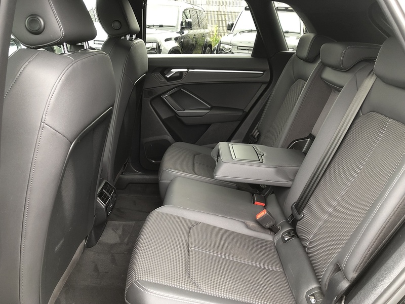 Audi Q3 TFSI S line - U2063